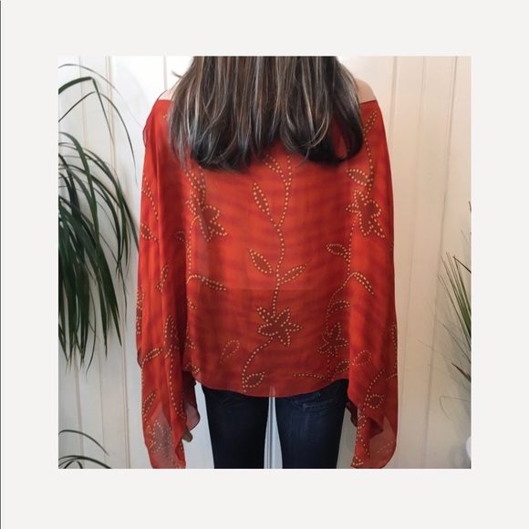 SPLIT SLEEVE PONCHO STYLE TOP - Picture 3 of 6